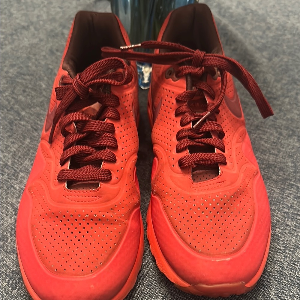 Nike Men's Red and Burgundy Lace-Up Sneakers